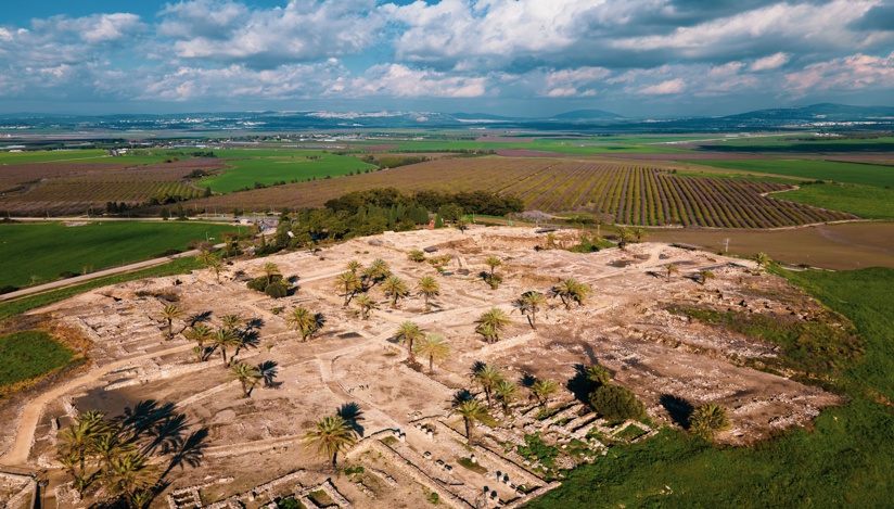 סוכות ברשות העתיקות- לגדול.